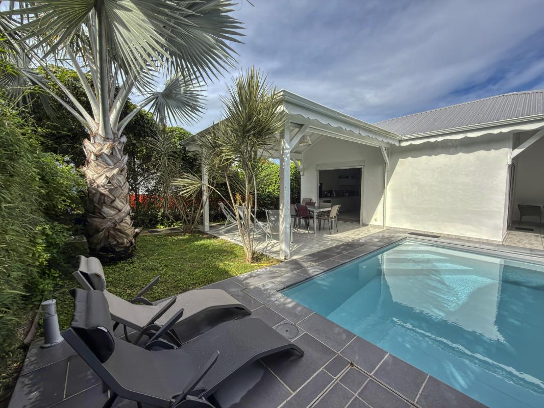 33.Location Villa piscine Saint François Guadeloupe_Terrasse piscine